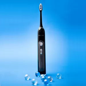 Черная электрическая зубная щетка Revyline RL 010 с 3 насадками